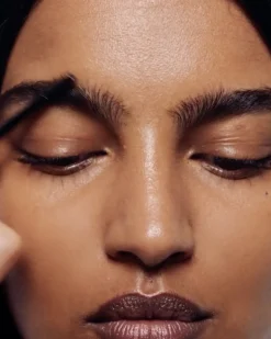 Sourcils*Victoria Beckham Beauty FeatherFix Gel Fixateur de Sourcils