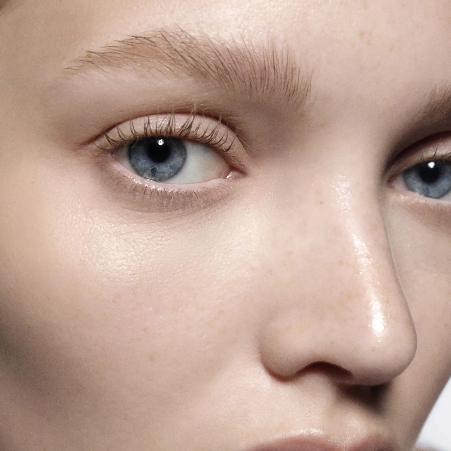 Sourcils*Victoria Beckham Beauty FeatherFix Gel Fixateur de Sourcils