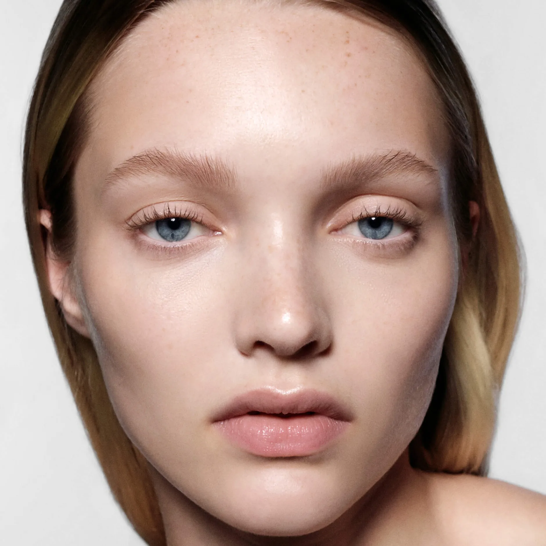 Sourcils*Victoria Beckham Beauty FeatherFix Gel Fixateur de Sourcils